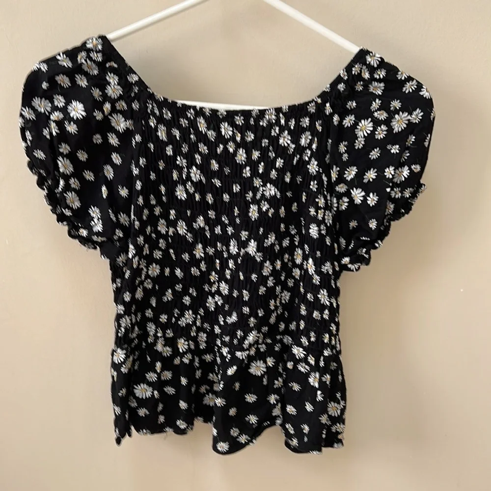 Lottie Moss black white daisy ruched v neck short sleeved top size M